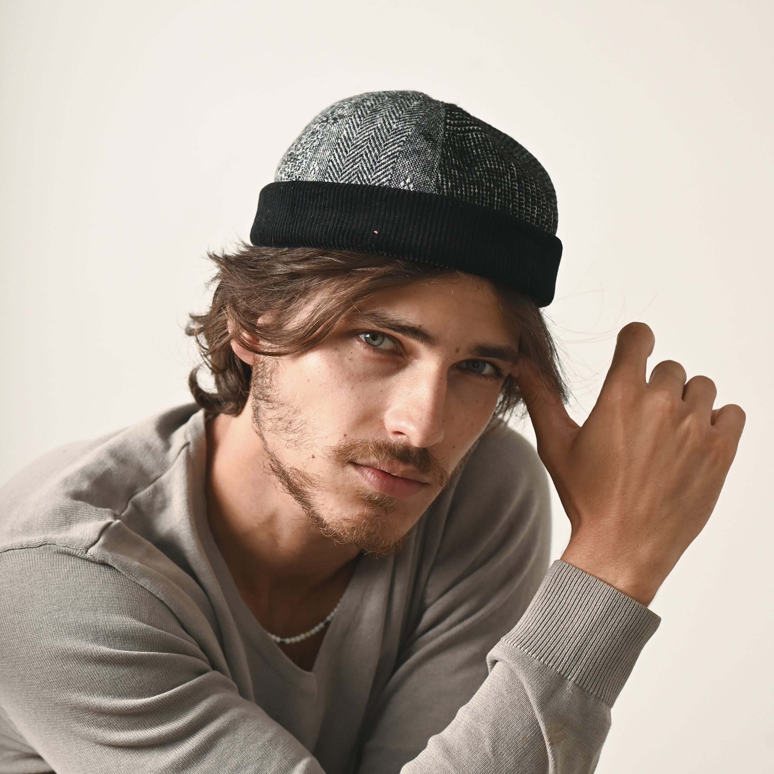 Selecting the Ideal Hat for Your Face Shape and Wardrobe 