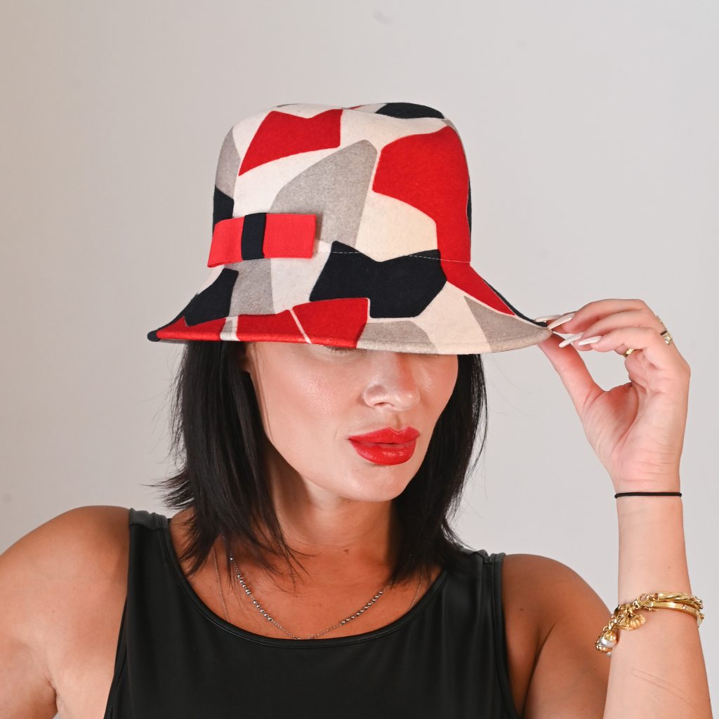 How to Wear Hats Like a Celebrity 